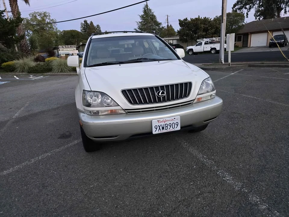 2000 Lexus RX 1st Gen - Image 5 of 15