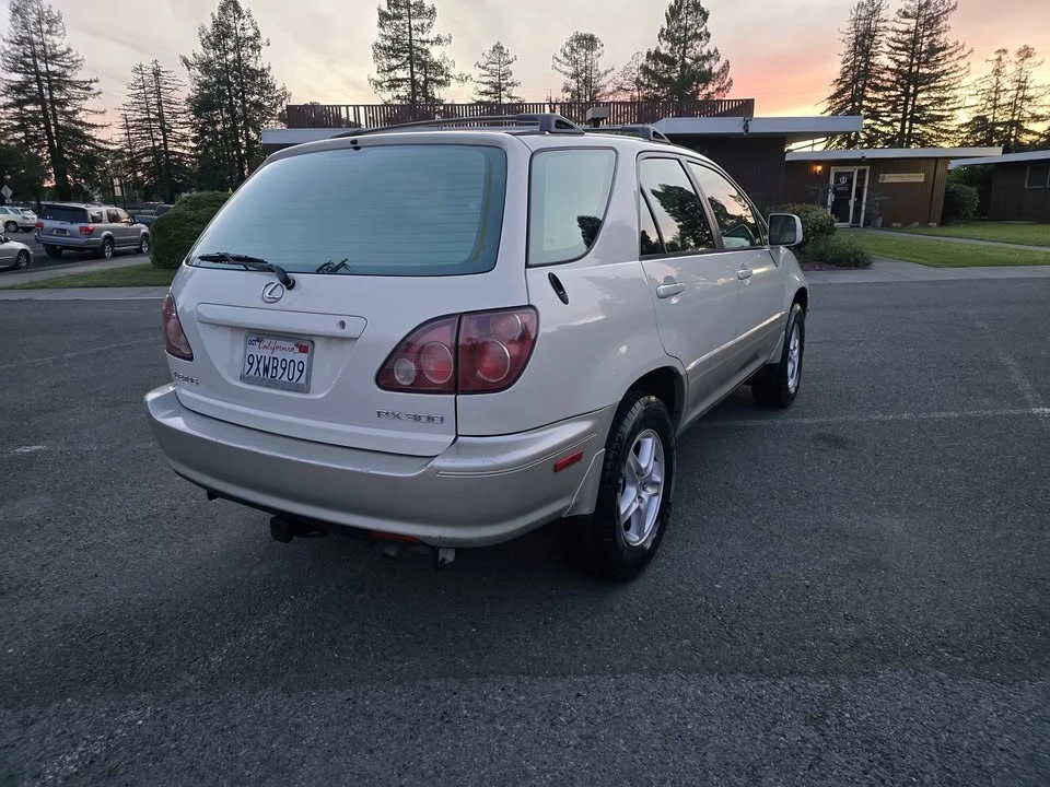 2000 Lexus RX 1st Gen - Image 8 of 15