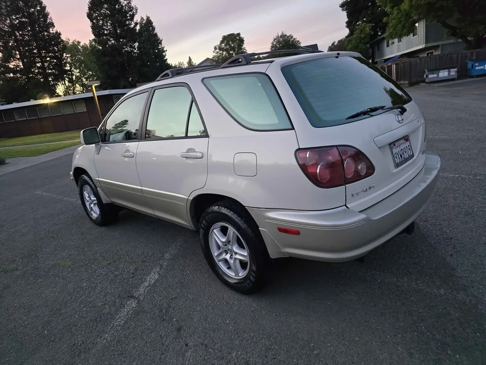 2000 Lexus RX 1st Gen - Image 9 of 15