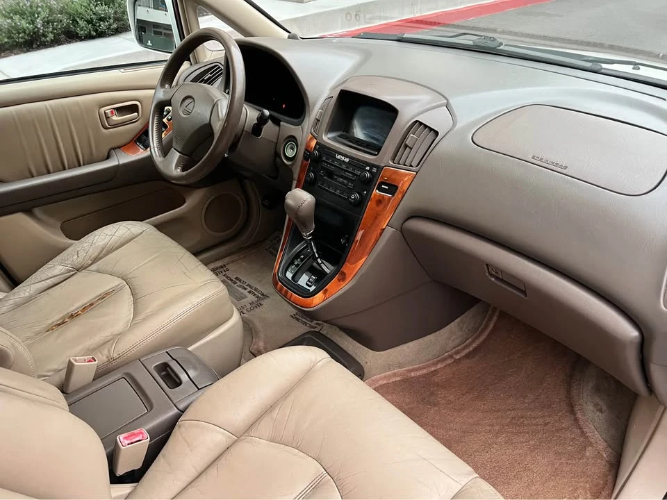 2000 Lexus RX 1st Gen - Image 10 of 12