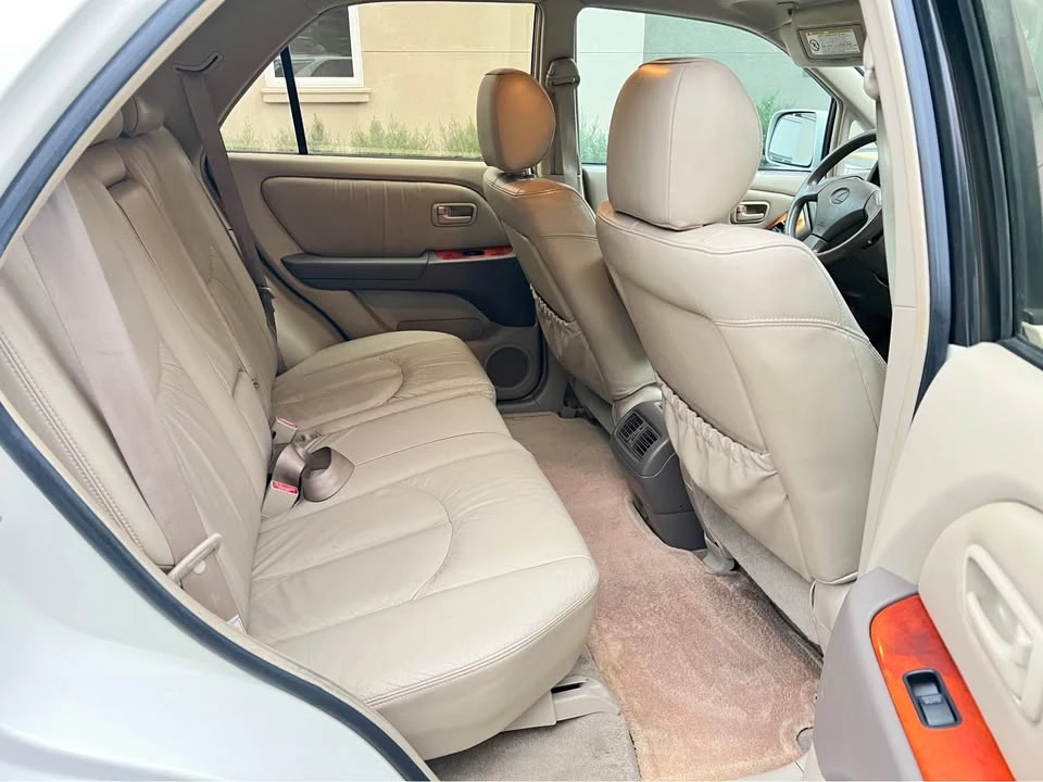 2000 Lexus RX 1st Gen - Image 11 of 12