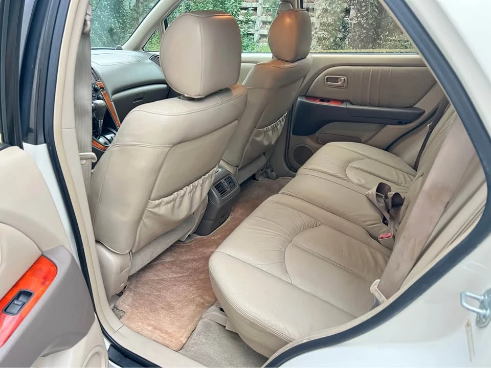 2000 Lexus RX 1st Gen - Image 9 of 12