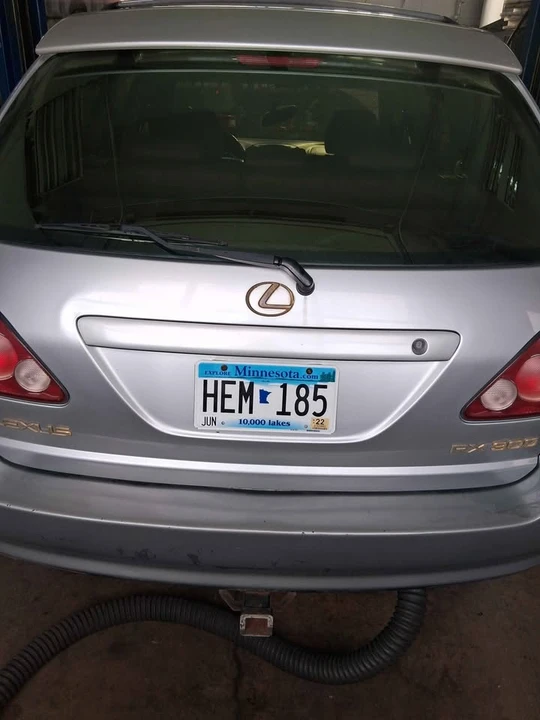 2000 Lexus RX 1st Gen - Image 9 of 11