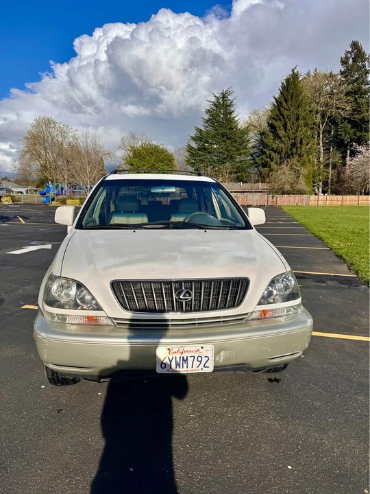 2000 Lexus RX 1st Gen - Image 3 of 8