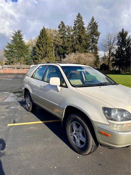 2000 Lexus RX 1st Gen - Image 2 of 8