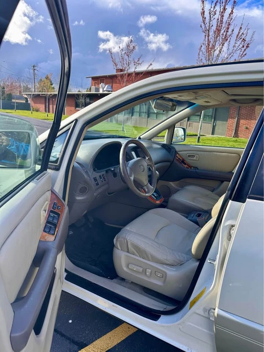 2000 Lexus RX 1st Gen - Image 7 of 8