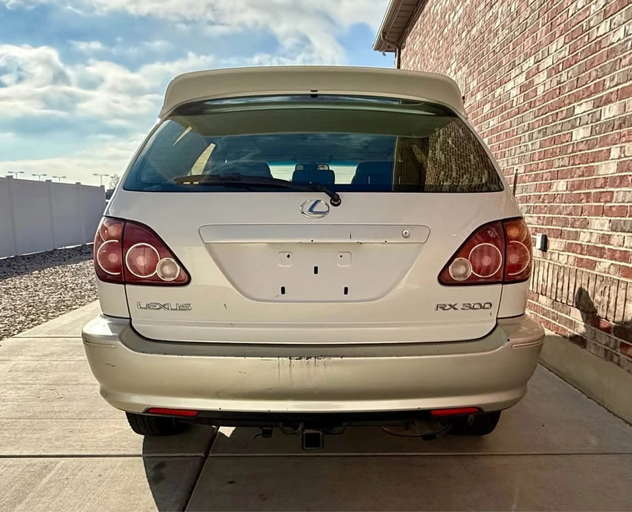 2000 Lexus RX 1st Gen - Image 3 of 7