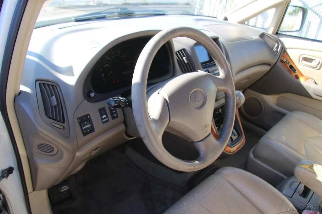 2000 Lexus RX 1st Gen - Image 16 of 21