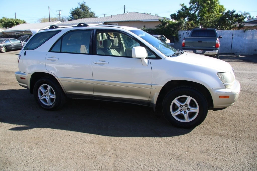2000 Lexus RX 1st Gen - Image 9 of 21