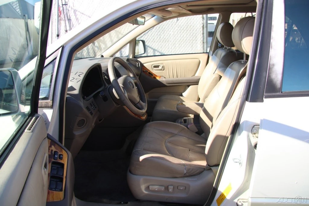 2000 Lexus RX 1st Gen - Image 15 of 21