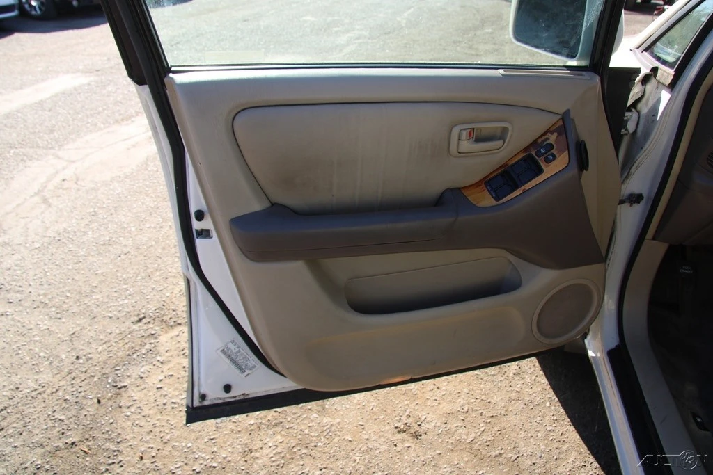 2000 Lexus RX 1st Gen - Image 14 of 21
