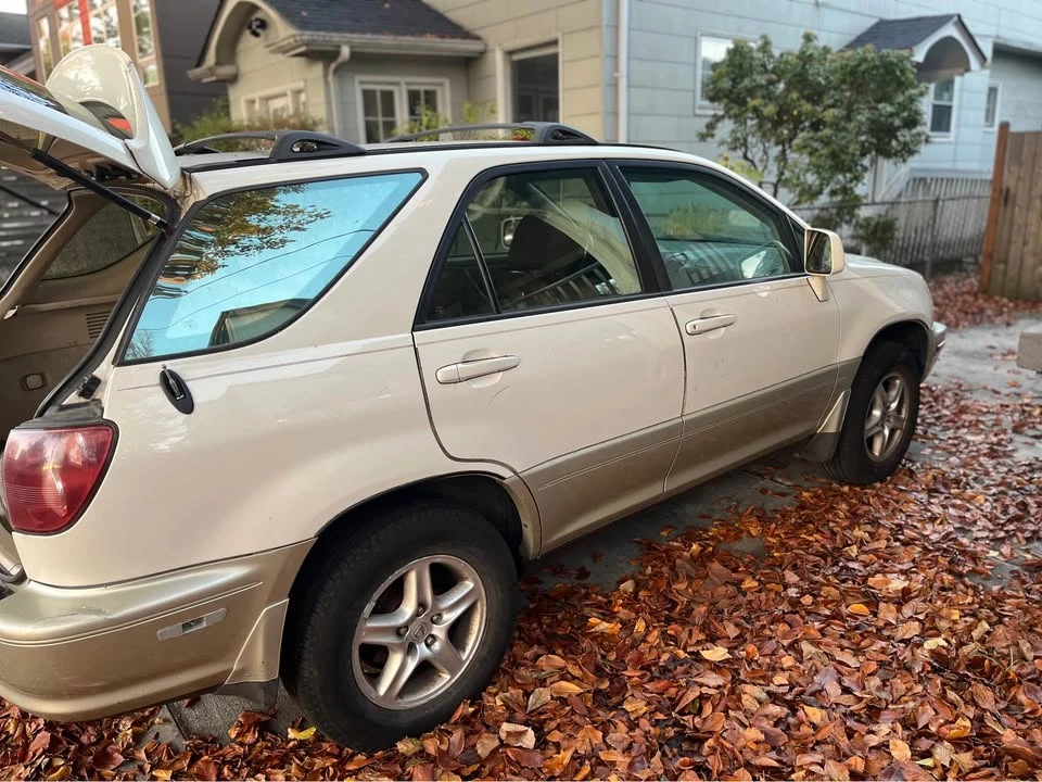 2000 Lexus RX 1st Gen - Image 3 of 11