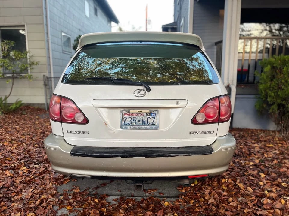 2000 Lexus RX 1st Gen - Image 4 of 11