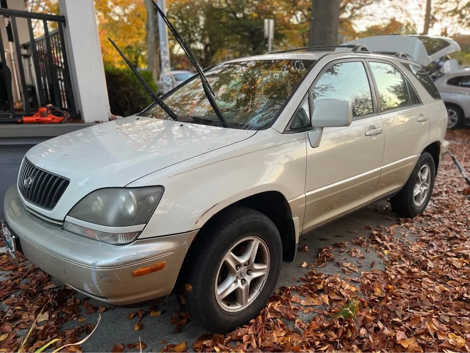 2000 Lexus RX 1st Gen - Image 2 of 11