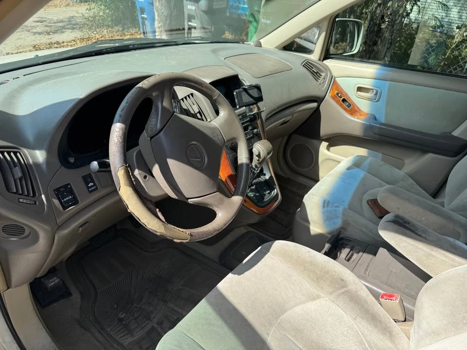 2000 Lexus RX 1st Gen - Image 5 of 6