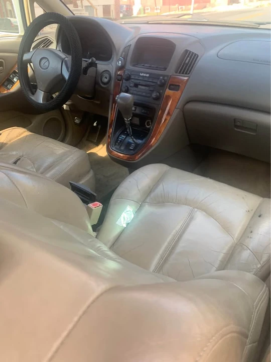 2000 Lexus RX 1st Gen - Image 9 of 10