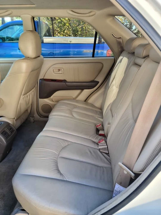 2000 Lexus RX 1st Gen - Image 5 of 7