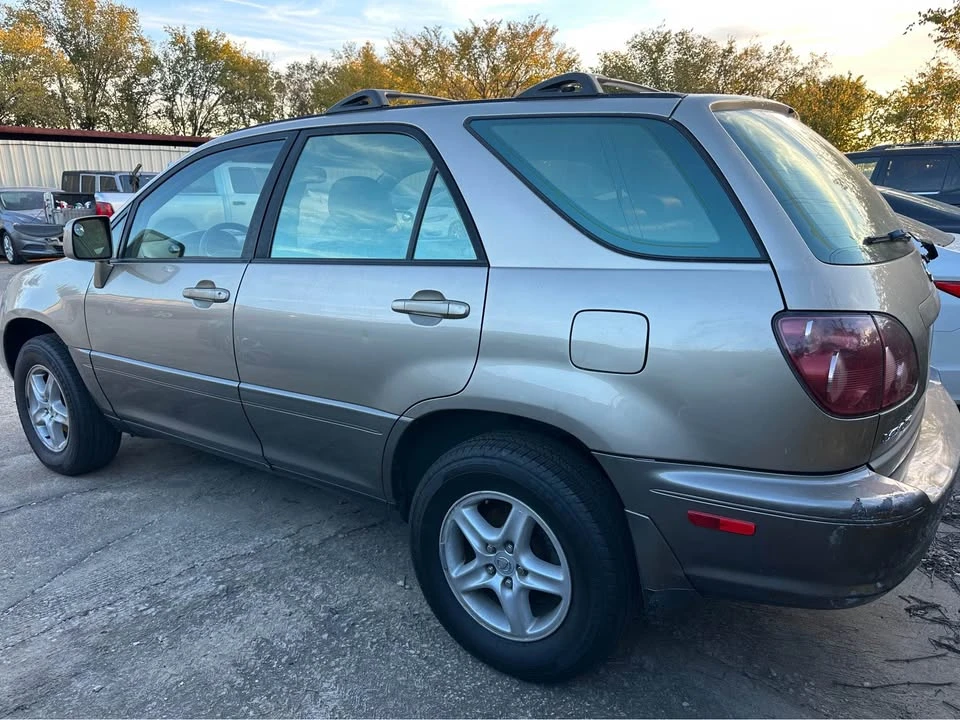 2000 Lexus RX 1st Gen - Image 4 of 9