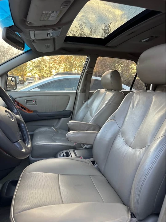 2000 Lexus RX 1st Gen - Image 6 of 9