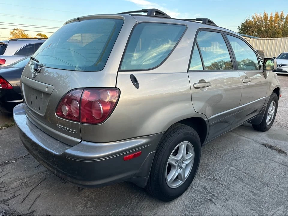 2000 Lexus RX 1st Gen - Image 3 of 9