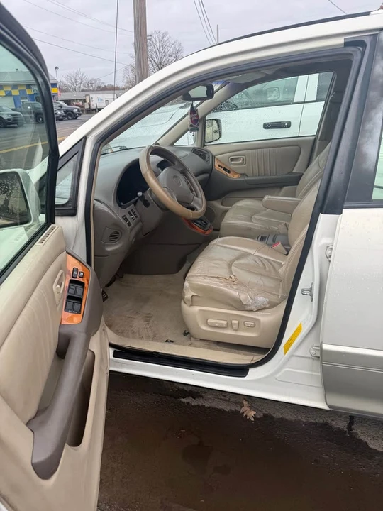2000 Lexus RX 1st Gen - Image 9 of 14