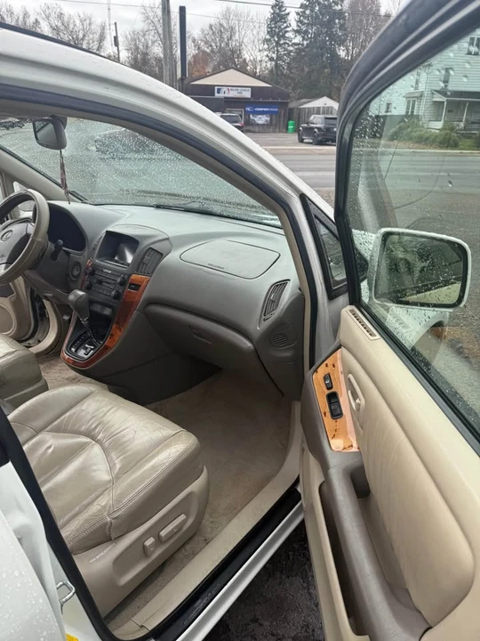 2000 Lexus RX 1st Gen - Image 12 of 14