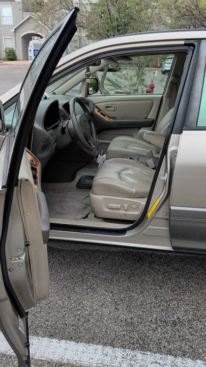 2000 Lexus RX 1st Gen - Image 3 of 8