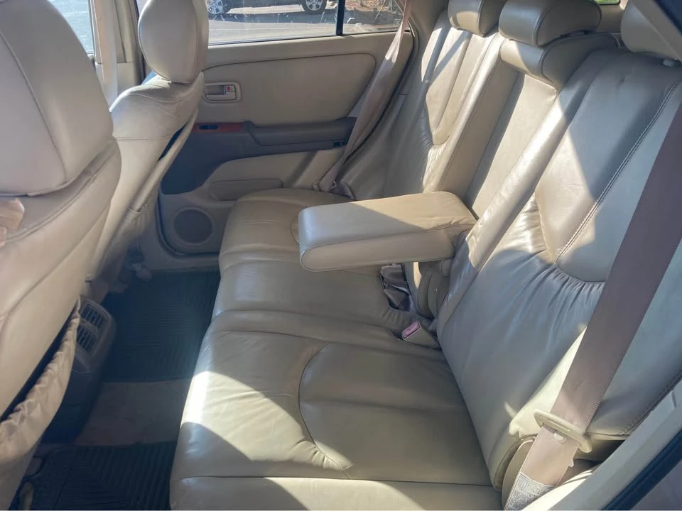 2000 Lexus RX 1st Gen - Image 4 of 5