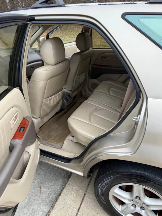 2000 Lexus RX 1st Gen - Image 12 of 19
