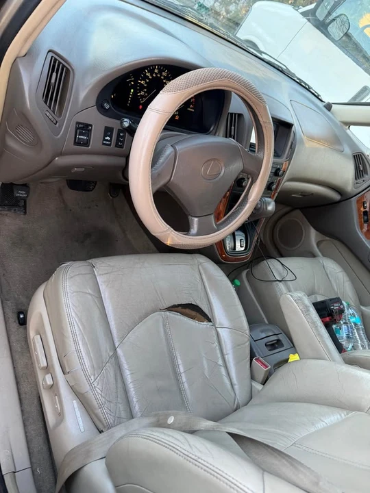 2000 Lexus RX 1st Gen - Image 5 of 12