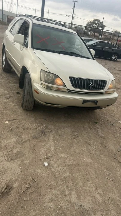 2000 Lexus RX 1st Gen - Image 2 of 11