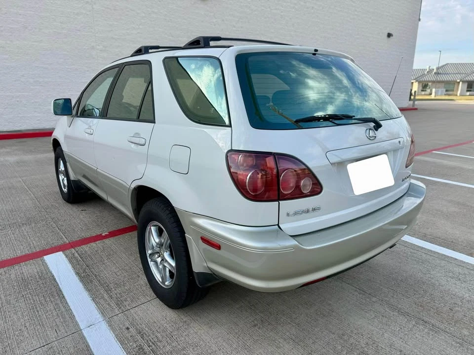 2000 Lexus RX 1st Gen - Image 9 of 16