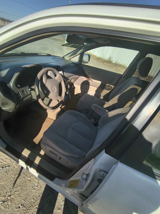 2000 Lexus RX 1st Gen - Image 6 of 15