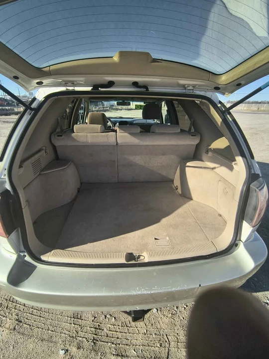 2000 Lexus RX 1st Gen - Image 11 of 15