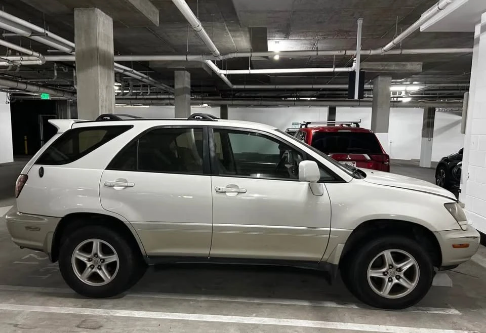 2000 Lexus RX 1st Gen - Image 4 of 10