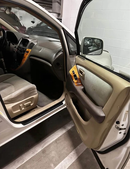 2000 Lexus RX 1st Gen - Image 9 of 10