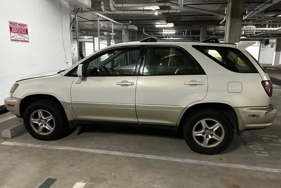 2000 Lexus RX 1st Gen - Image 3 of 10