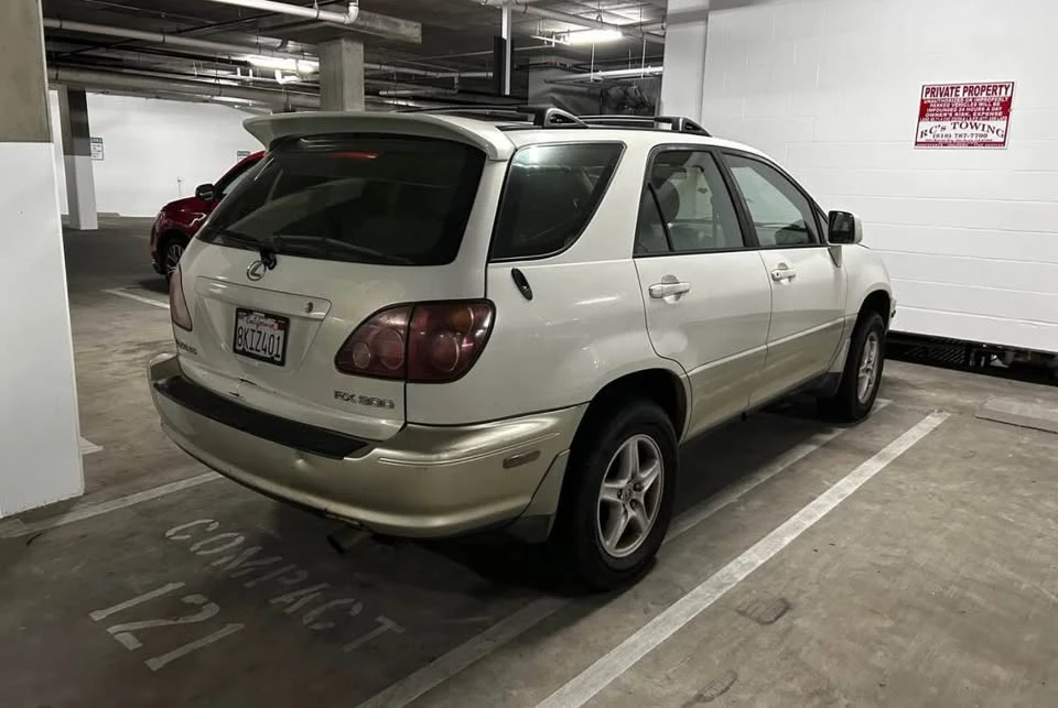 2000 Lexus RX 1st Gen - Image 2 of 10