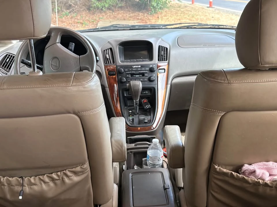 2000 Lexus RX 1st Gen - Image 5 of 9