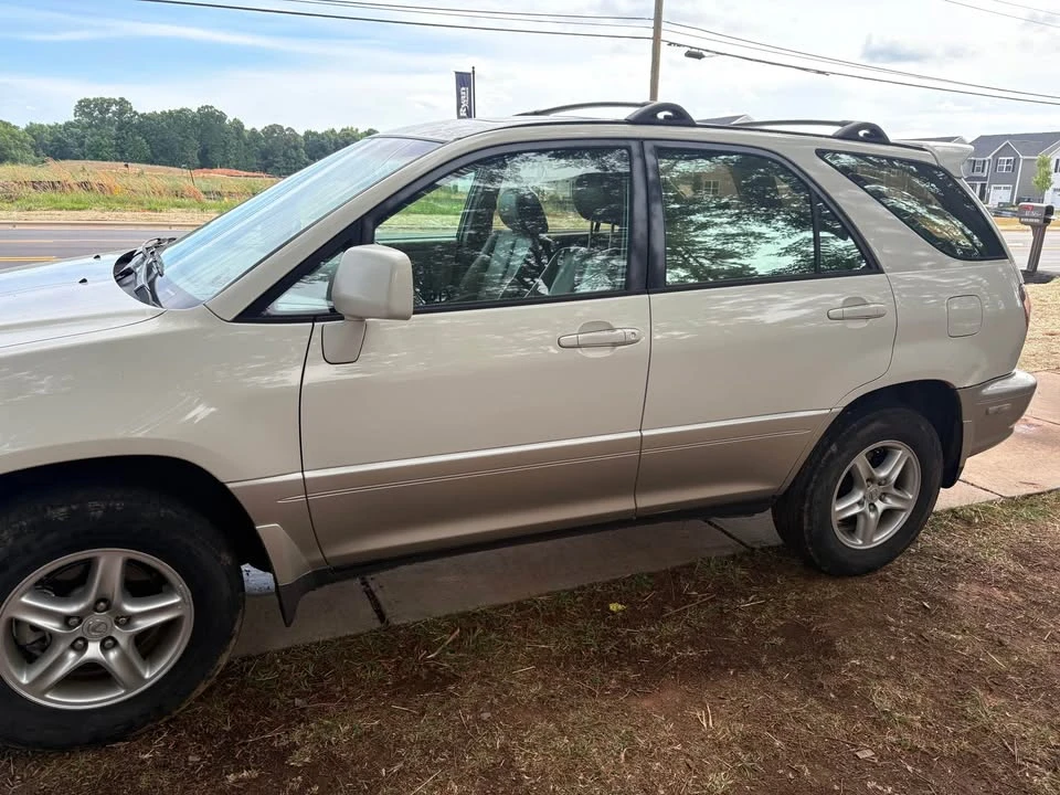 2000 Lexus RX 1st Gen - Image 8 of 9
