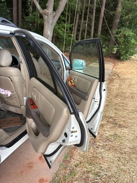 2000 Lexus RX 1st Gen - Image 3 of 9