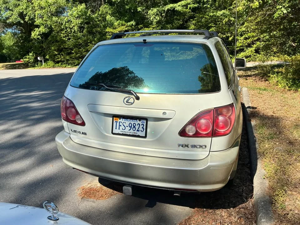 2000 Lexus RX 1st Gen - Image 3 of 3