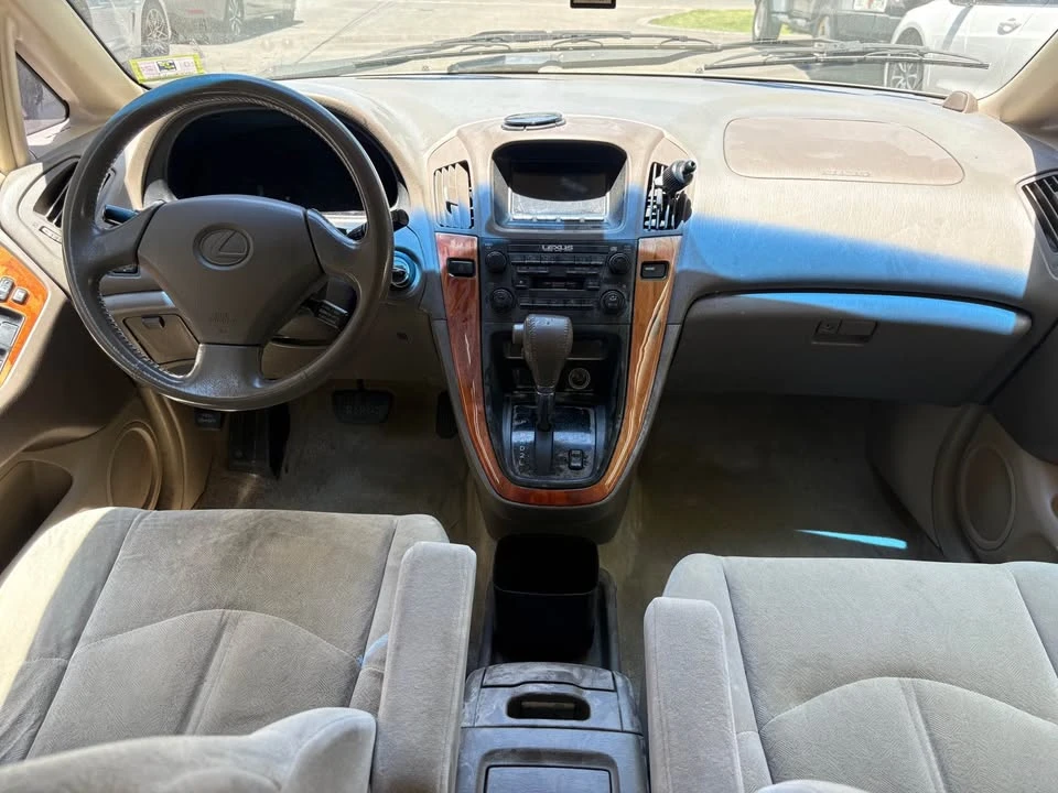 2000 Lexus RX 1st Gen - Image 11 of 15