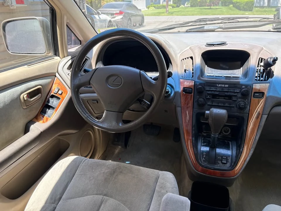 2000 Lexus RX 1st Gen - Image 12 of 15