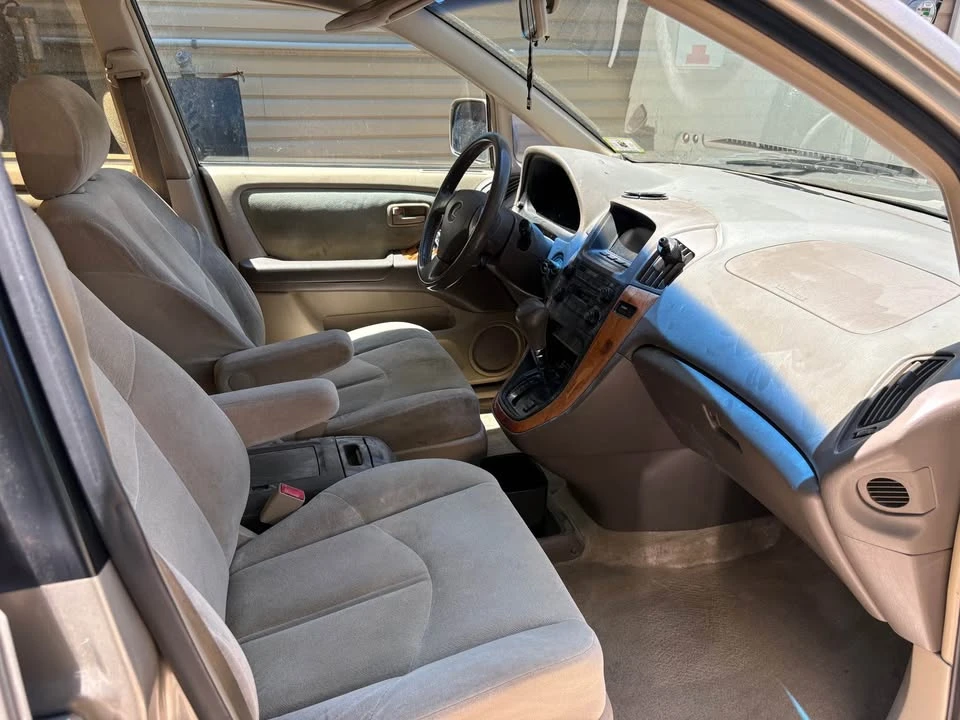 2000 Lexus RX 1st Gen - Image 14 of 15