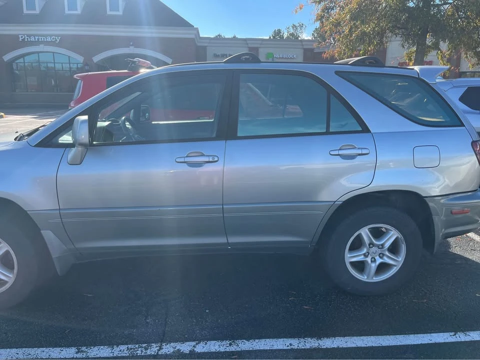 2000 Lexus RX 1st Gen - Image 4 of 6