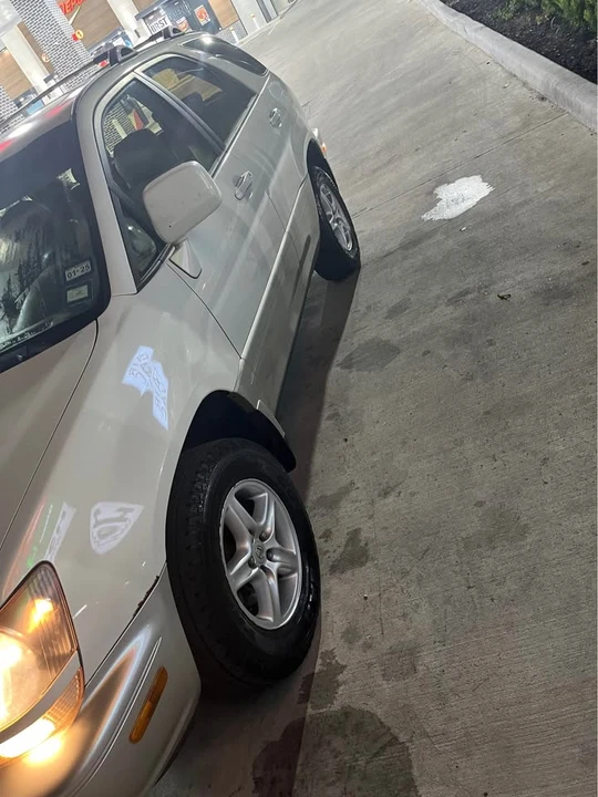 2000 Lexus RX 1st Gen - Image 2 of 7