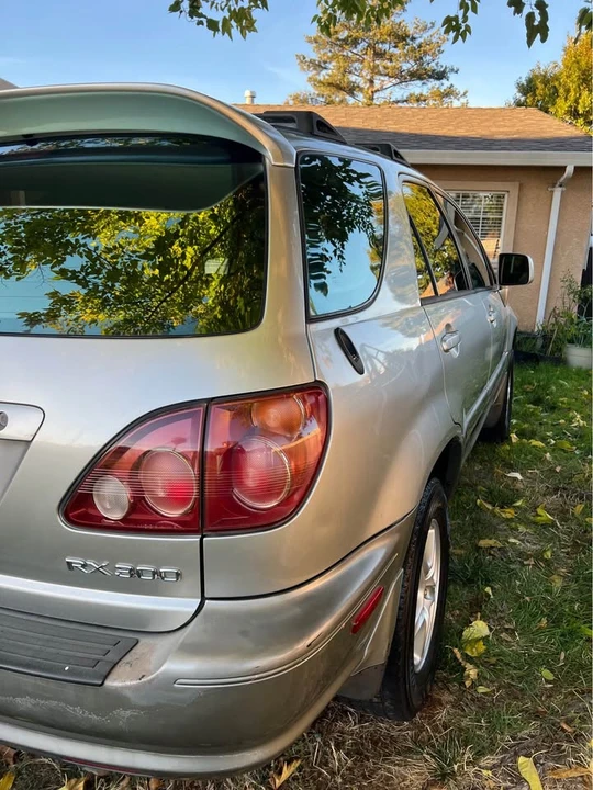 2000 Lexus RX 1st Gen - Image 2 of 8