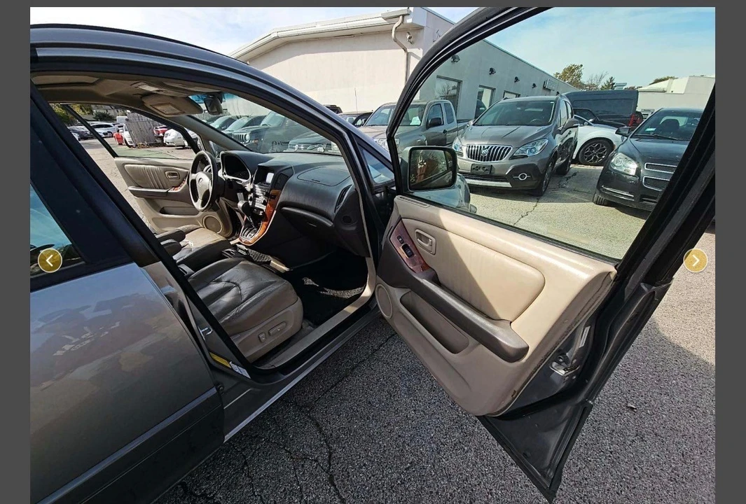 2000 Lexus RX 1st Gen - Image 11 of 12