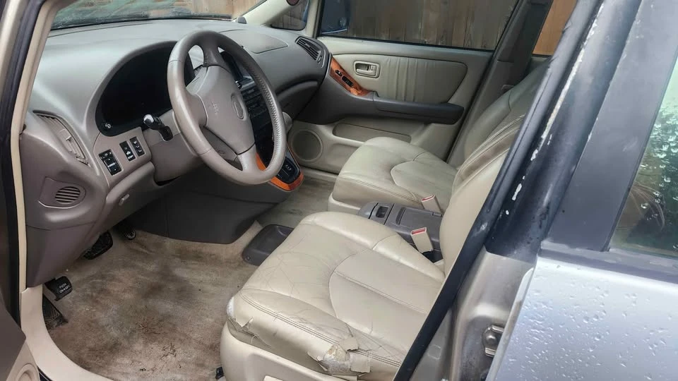 2000 Lexus RX 1st Gen - Image 6 of 7